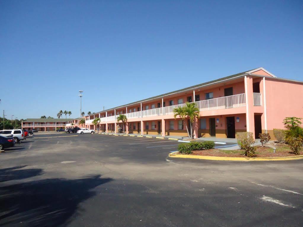 Flamingo Motel โอคีโชบี ภายนอก รูปภาพ